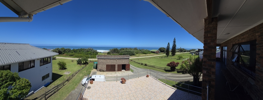 4 Bedroom Property for Sale in Marshstrand Eastern Cape